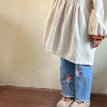Детская одежда, штаны для девочек, Корейская осенняя новинка 2023 года, кружевные с цветочной вышивкой, эластичный пояс, однотонные универсальные брюки с прямыми штанинами