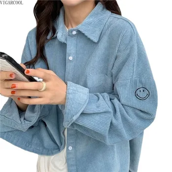Дизайнерская рубашка для студенток Весна 2023 Новая Корейская версия Свободная вельветовая рубашка Модное длинное пальто с короткой спинкой
