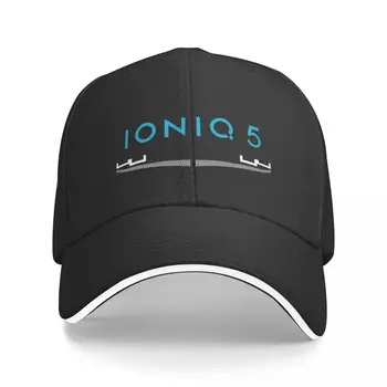 Иконическая передняя решетка Ioniq 5 и логотип в синей бейсболке, пляжной |-F-| шляпе, женской и мужской